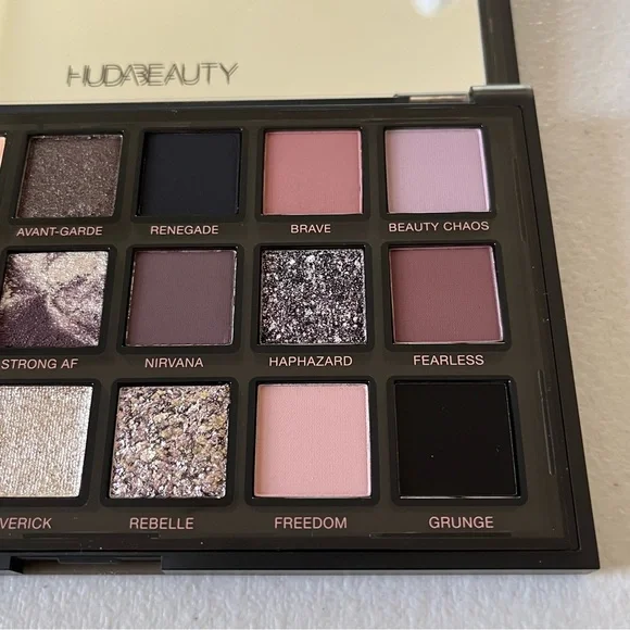 NEW Huda Beauty Pretty Grunge Eyeshadow Palette *New & Unused* - Picture 6 of 14